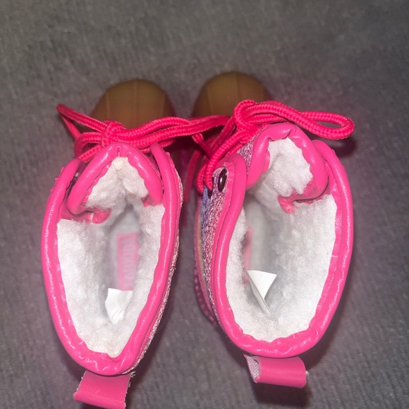 fur lined “duck boots” (just like the sperry boots) for toddler girl - Picture 3 of 4
